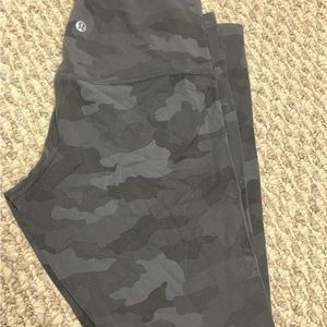 Size 8 camo align leggings